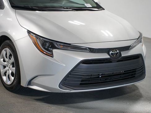 Used 2024 Toyota Corolla LE FWD image 4