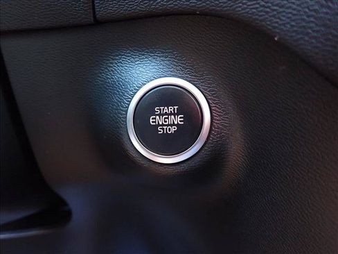 Used 2022 Volvo XC40 T5 R-Design AWD/4WD image 22