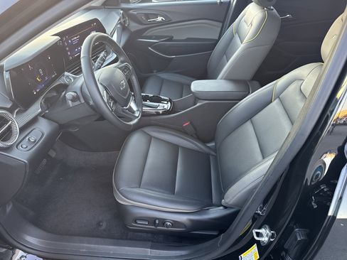 Used 2025 Chevrolet Trax ACTIV image 11