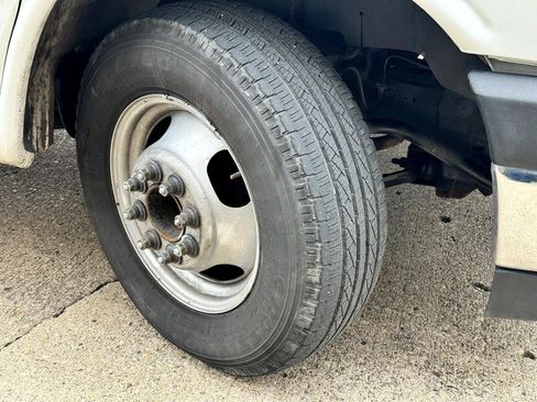 Used 2019 GMC Savana 3500 w/ Power Convenience Package image 22