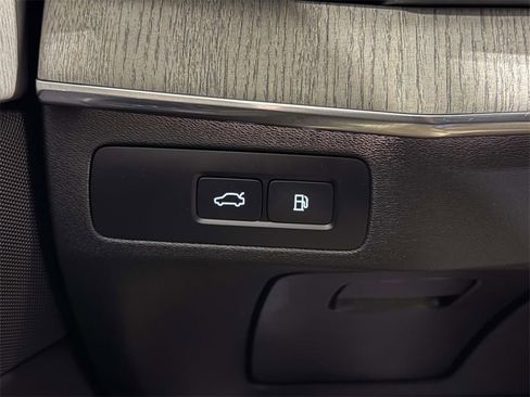 Used 2025 Volvo XC90 T8 Ultra image 24