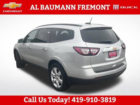 Used 2017 Chevrolet Traverse LT w/ Style and Technology Package FWD image 4