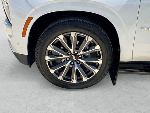 Used 2025 Chevrolet Tahoe High Country AWD/4WD image 23