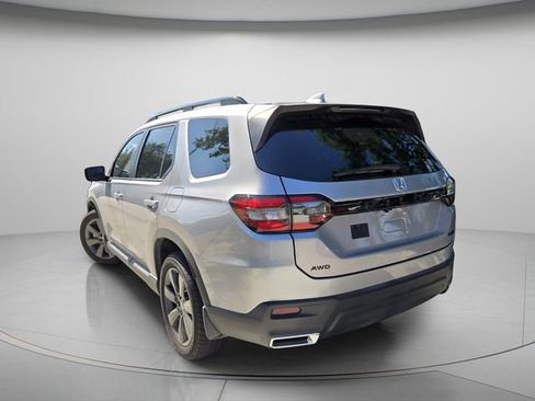 Used 2025 Honda Pilot Sport image 6