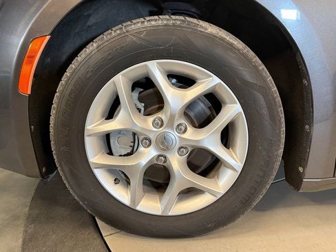 Used 2020 Chrysler Pacifica Limited image 26