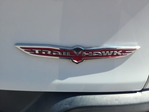 Used 2015 Jeep Cherokee Trailhawk AWD/4WD image 25