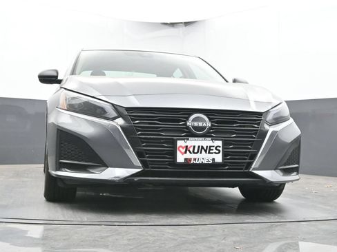 Used 2024 Nissan Altima 2.5 SV AWD/4WD image 23