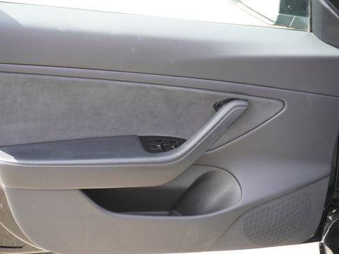 Used 2019 Tesla Model 3 Mid Range image 18