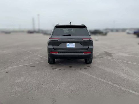 New 2026 Jeep Grand Cherokee Altitude image 10