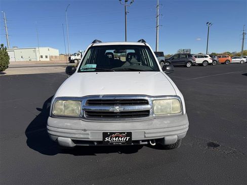 Used 2004 Chevrolet Tracker 4WD w/ Preferred Equipment Group image 3