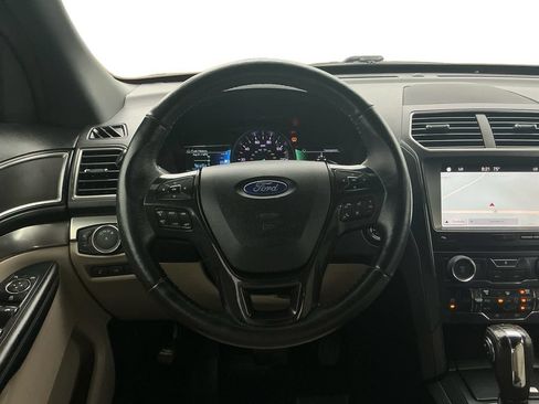 Used 2018 Ford Explorer XLT w/ Equipment Group 202A FWD image 18