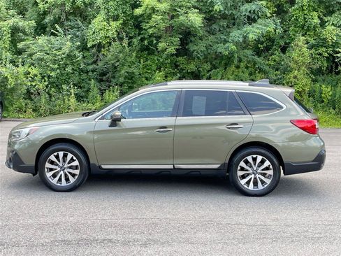 Used 2019 Subaru Outback 2.5i Touring w/ Popular Package #3A AWD/4WD image 2