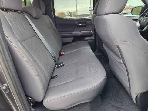 Used 2019 Toyota Tacoma TRD Off-Road w/ Technology Package image 17