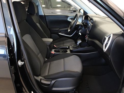 Used 2023 Kia Soul LX FWD image 14
