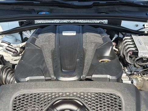 Used 2023 Porsche Macan S AWD/4WD image 37