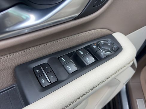 Used 2022 GMC Yukon Denali w/ Denali Premium Package image 22