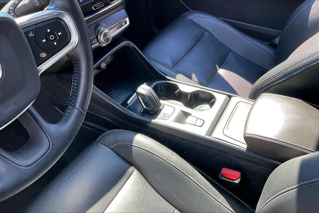 Used 2019 Volvo XC40 T5 Momentum AWD/4WD image 20