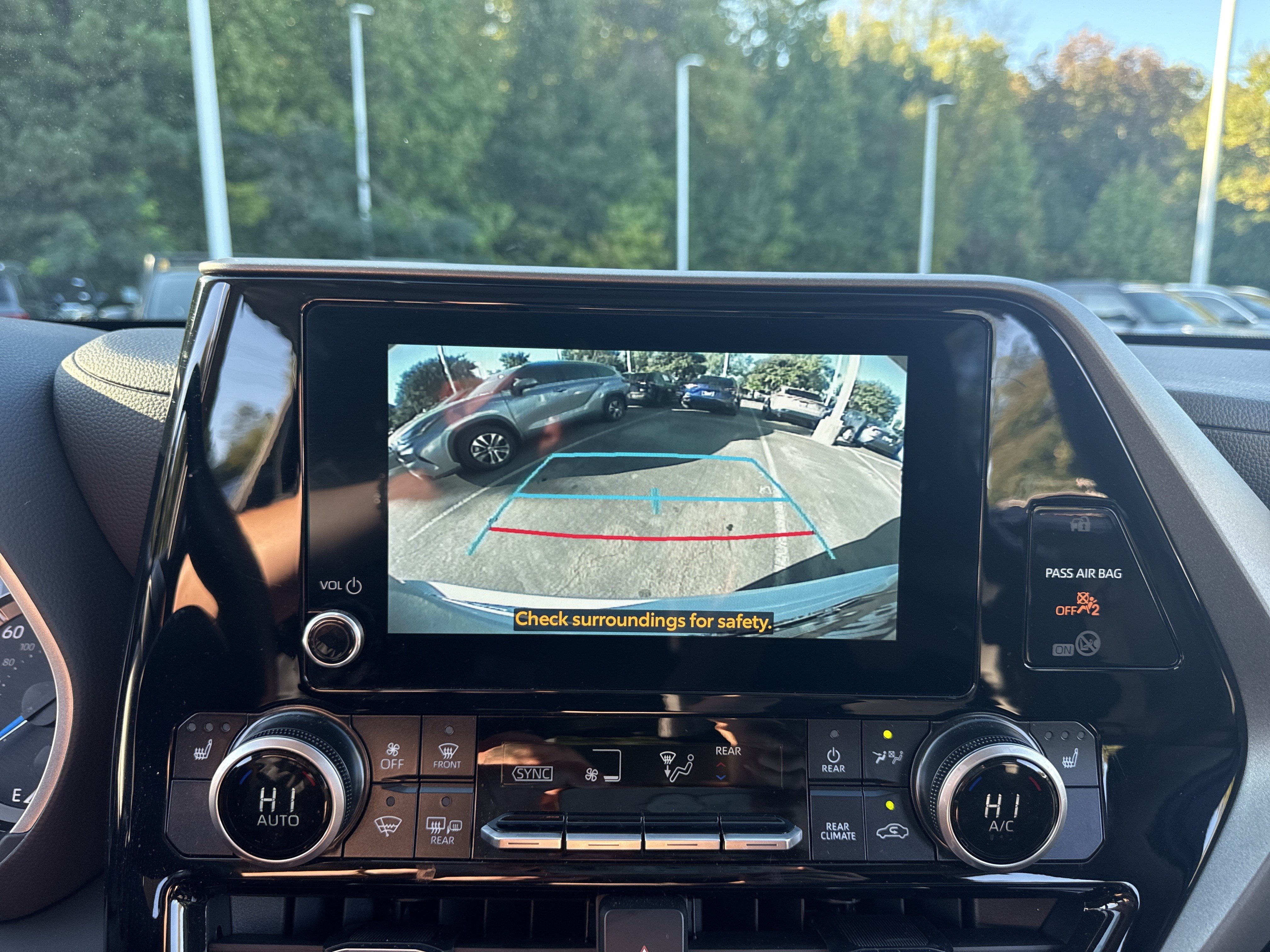 Used 2026 Toyota Highlander XLE AWD/4WD image 25