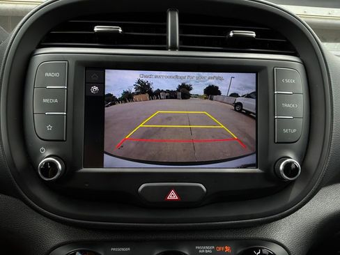 Used 2025 Kia Soul LX w/ LX Technology Package FWD image 28
