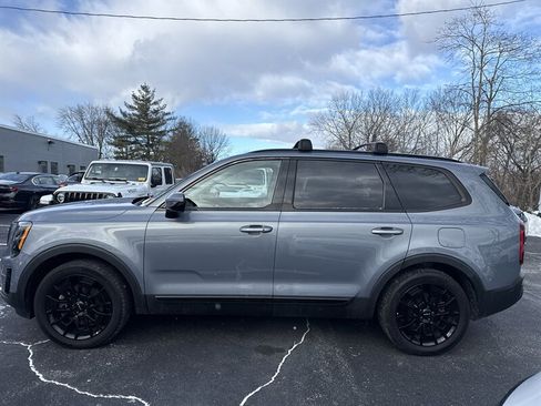 Used 2022 Kia Telluride SX w/ SX Prestige Package image 3