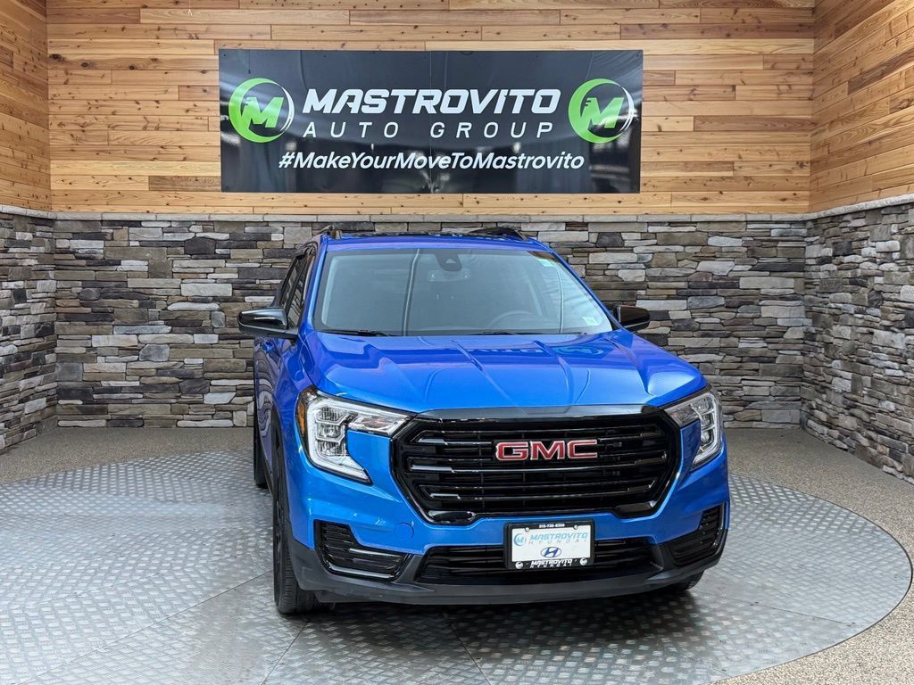 Used 2024 GMC Terrain SLE w/ Driver Convenience Package AWD/4WD image 2