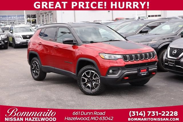 Used 2025 Jeep Compass Trailhawk AWD/4WD image 1