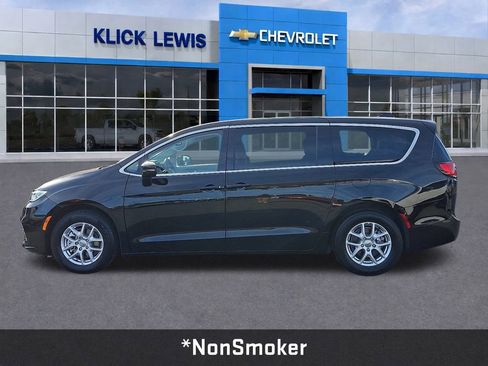 Used 2024 Chrysler Pacifica Touring-L image 4