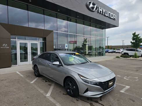 Certified 2023 Hyundai Elantra SEL FWD image 7