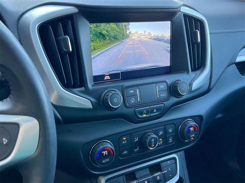 Used 2022 GMC Terrain SLT image 16