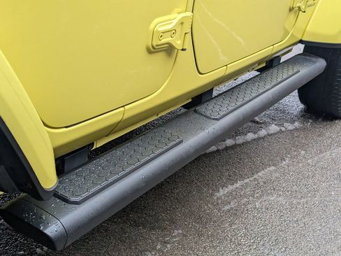 Used 2023 Jeep Wrangler Sahara w/ Cold Weather Group image 32