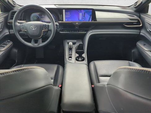 Used 2023 Toyota Crown Limited image 17