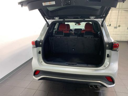Used 2023 Toyota Highlander XSE image 12