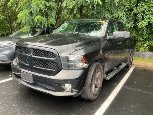 Used 2017 RAM 1500 Express w/ Express Value Package RWD image 9