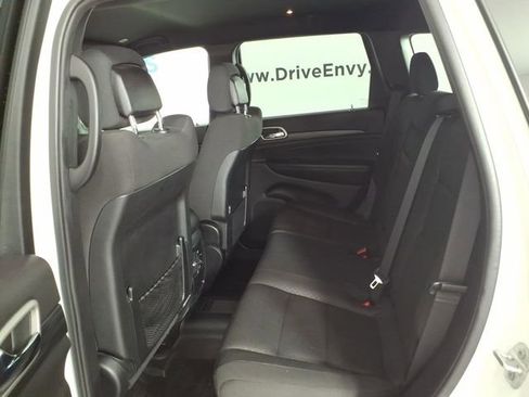 Used 2020 Jeep Grand Cherokee Laredo AWD/4WD image 9