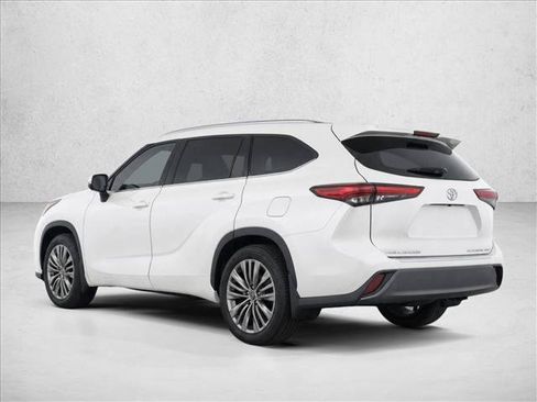 Certified 2021 Toyota Highlander Platinum AWD/4WD image 5