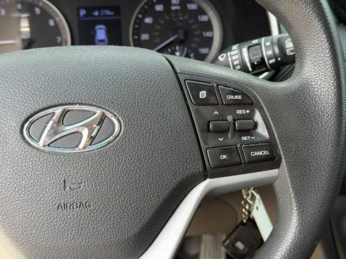 Used 2020 Hyundai Tucson SE image 16