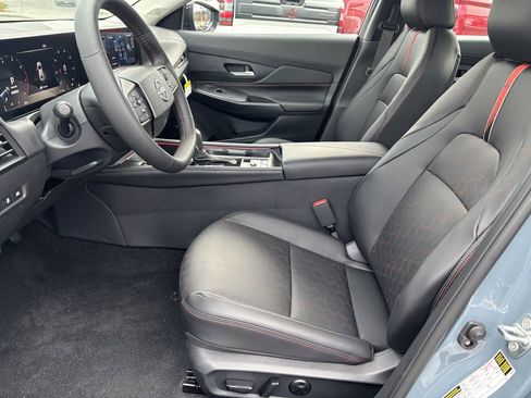 New 2026 Nissan Sentra SR w/ SR Premium Package FWD image 13
