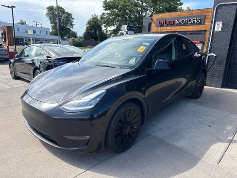 Used 2021 Tesla Model Y Long Range AWD/4WD image 2