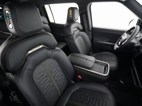 Used 2024 Rivian R1S Adventure image 9