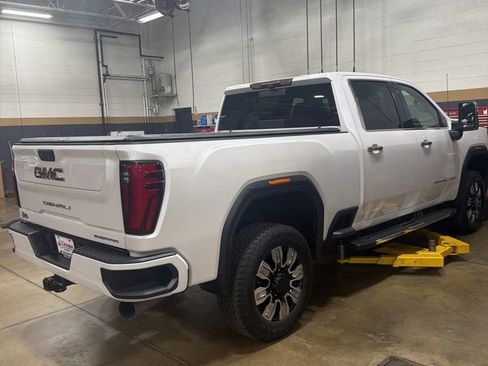Used 2024 GMC Sierra 2500 Denali w/ Denali Reserve Package AWD/4WD image 3