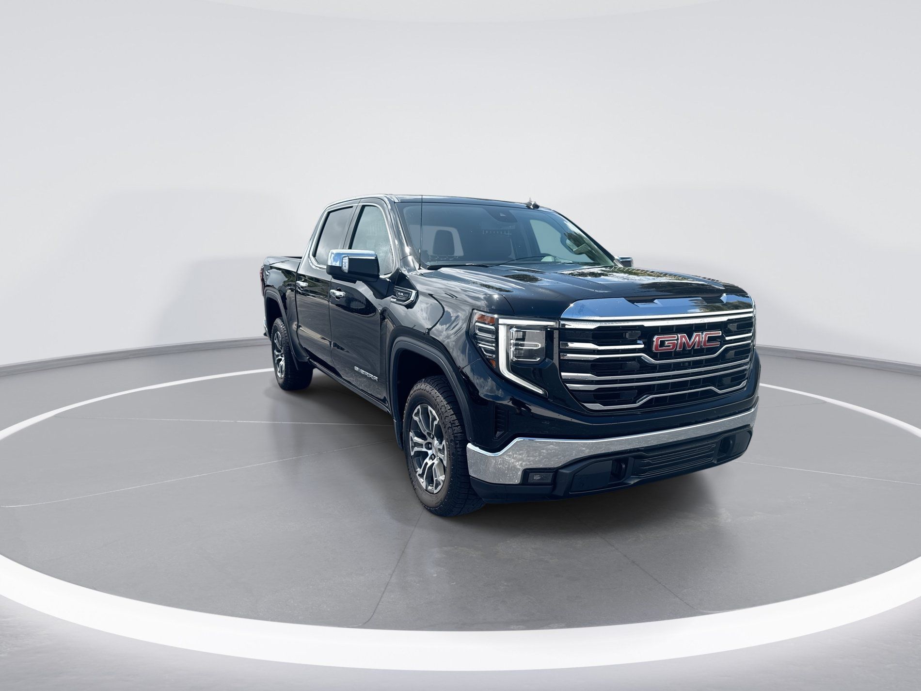 Used 2025 GMC Sierra 1500 SLT RWD image 2