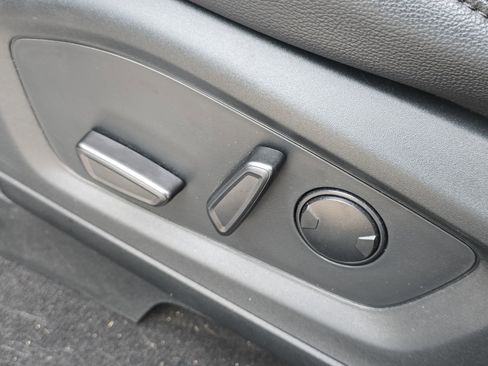 Used 2023 Ford Explorer Limited w/ Limited Technology Package image 12