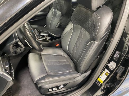 Used 2021 BMW M550i xDrive w/ Executive Package image 18