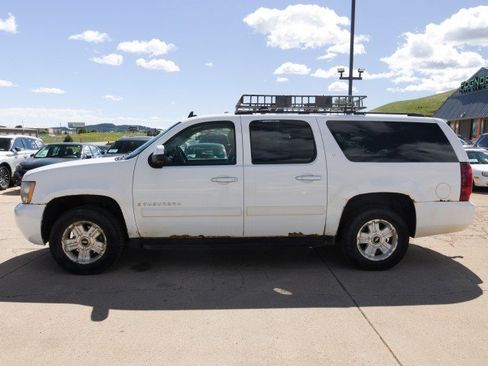 Used 2009 Chevrolet Suburban LT w/ Luxury Package AWD/4WD image 3