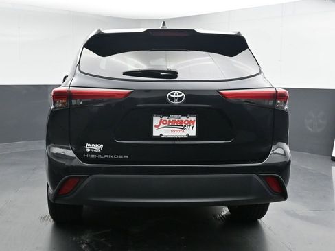 Used 2021 Toyota Highlander L image 7