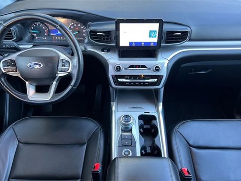 Used 2022 Ford Explorer XLT w/ Equipment Group 202A image 15