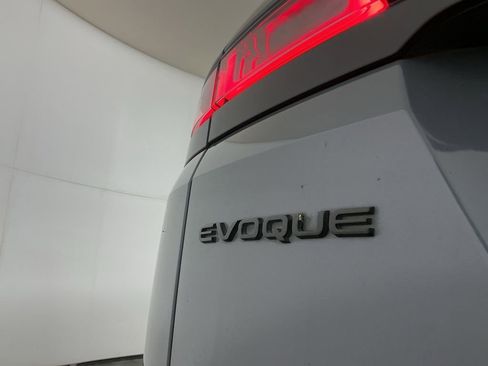 Used 2021 Land Rover Range Rover Evoque R-Dynamic SE image 30