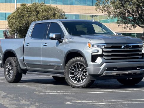 Used 2023 Chevrolet Silverado 1500 High Country w/ High Country Premium Package AWD/4WD image 2
