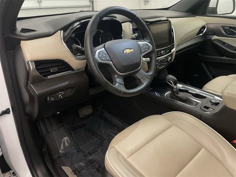 Used 2023 Chevrolet Traverse Premier image 4