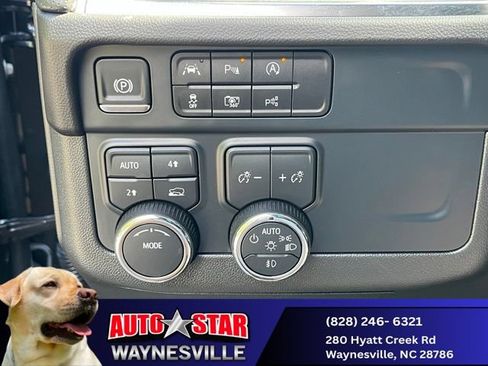 Used 2025 Chevrolet Suburban Premier AWD/4WD image 20